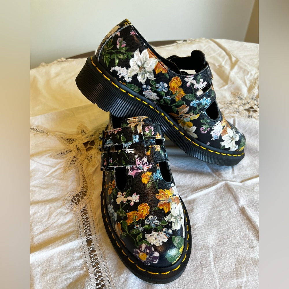 Doc Martens Floral Mary Jane style Shoes size 37 EU & 6.5 US EUC